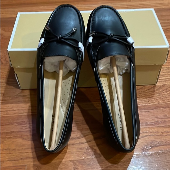 Michael Kors Black Leather Loafers with silver hardware new in the box size 8.5 - Picture 2 of 8